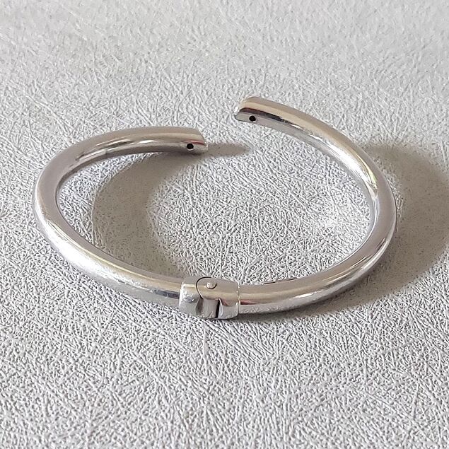flexibele zilveren slavenarmband