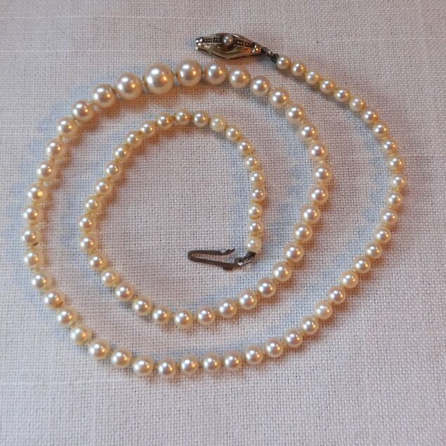Parelcollier met 14 kr gouden slot