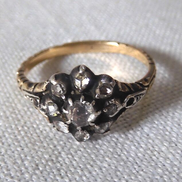 14 kr gouden entourage ring met diamant