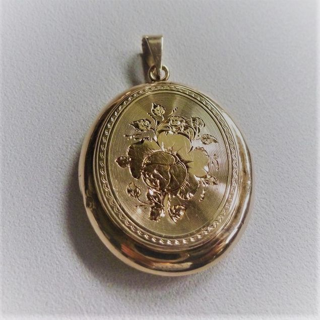 Antiek, 14 krt. gouden medaillonnetje