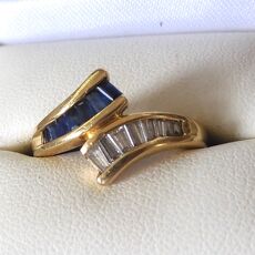 14 kr gouden ring met saffier en diamant