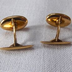 18 kr gouden manchetknopen met saffier