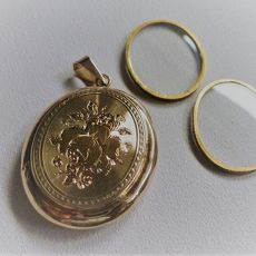 Antiek, 14 krt. gouden medaillonnetje
