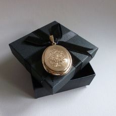 Antiek, 14 krt. gouden medaillonnetje