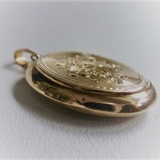 Antiek, 14 krt. gouden medaillonnetje