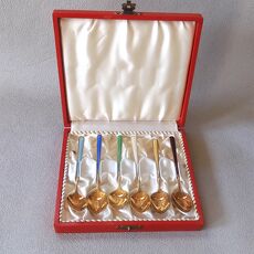Deens zilver en geëmailleerde theelepels