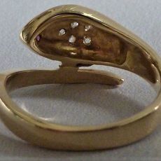 Gouden snake-ring met robijn en diamant