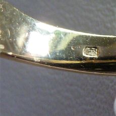 Gouden snake-ring met robijn en diamant
