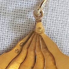 Gouden zes delige waaier kettinghanger