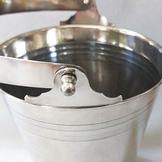 Grote zilveren ijsemmer