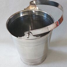 Grote zilveren ijsemmer