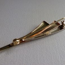 Moderne 14 krt tricolor designer broche