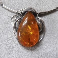 Zilveren ketting met barnsteen hanger